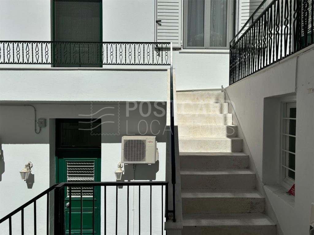 Apartment in townhouse with private courtyard and terrace