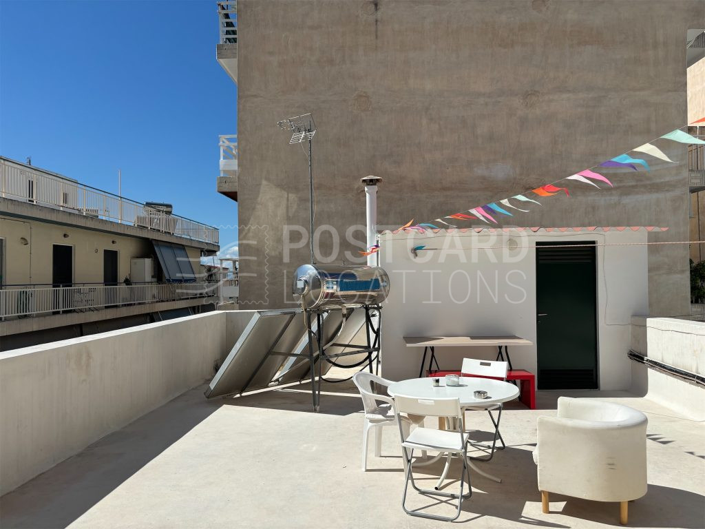 Apartment in townhouse with private courtyard and terrace