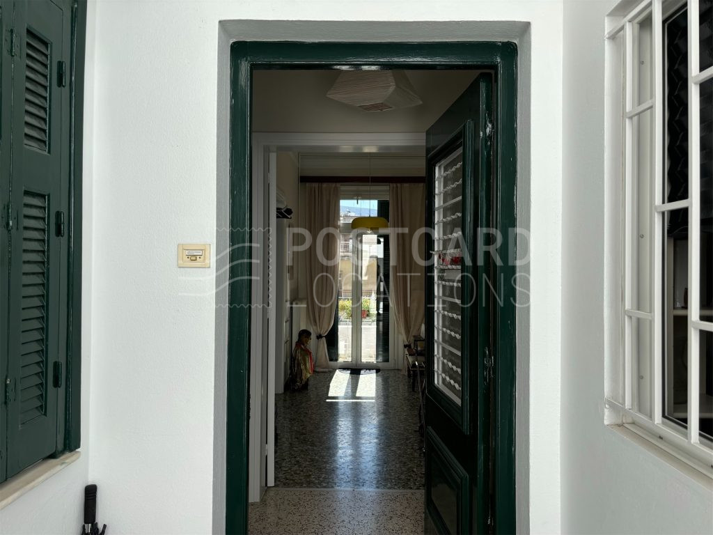 Apartment in townhouse with private courtyard and terrace