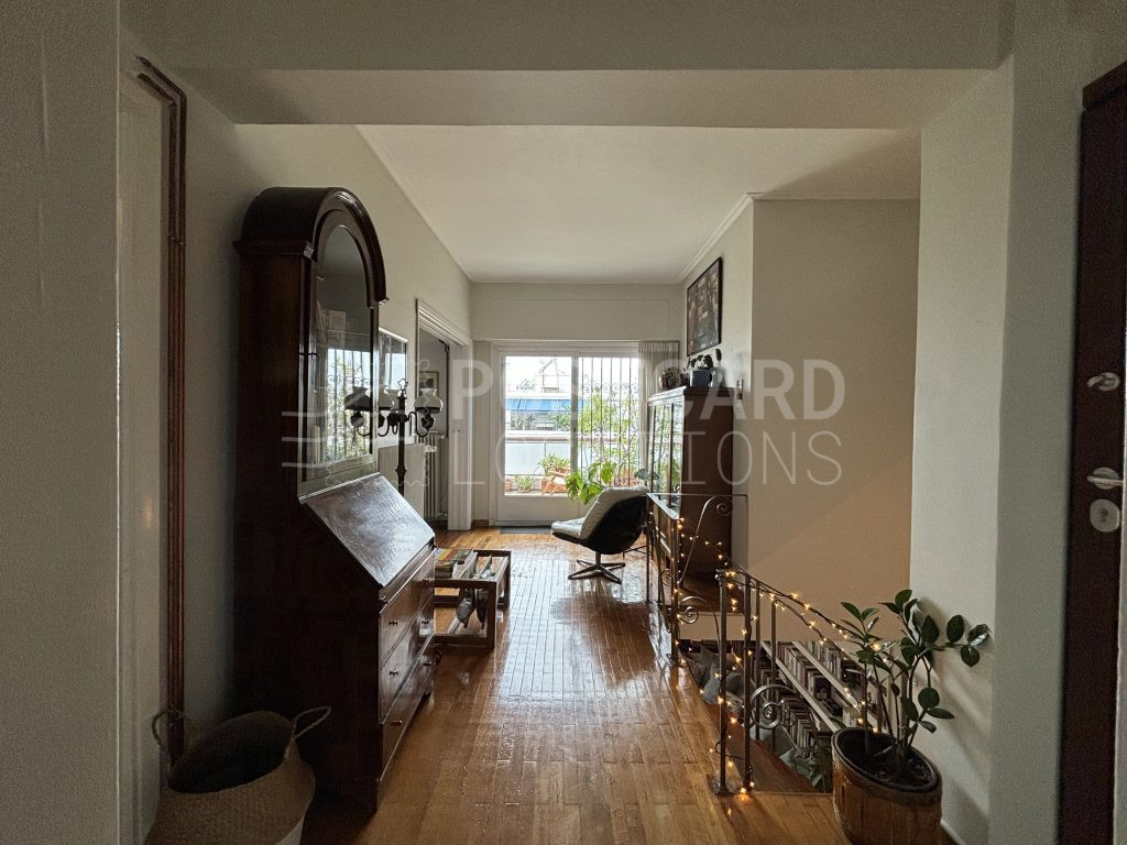 Centrally located 60s penthouse with contemporary interiors