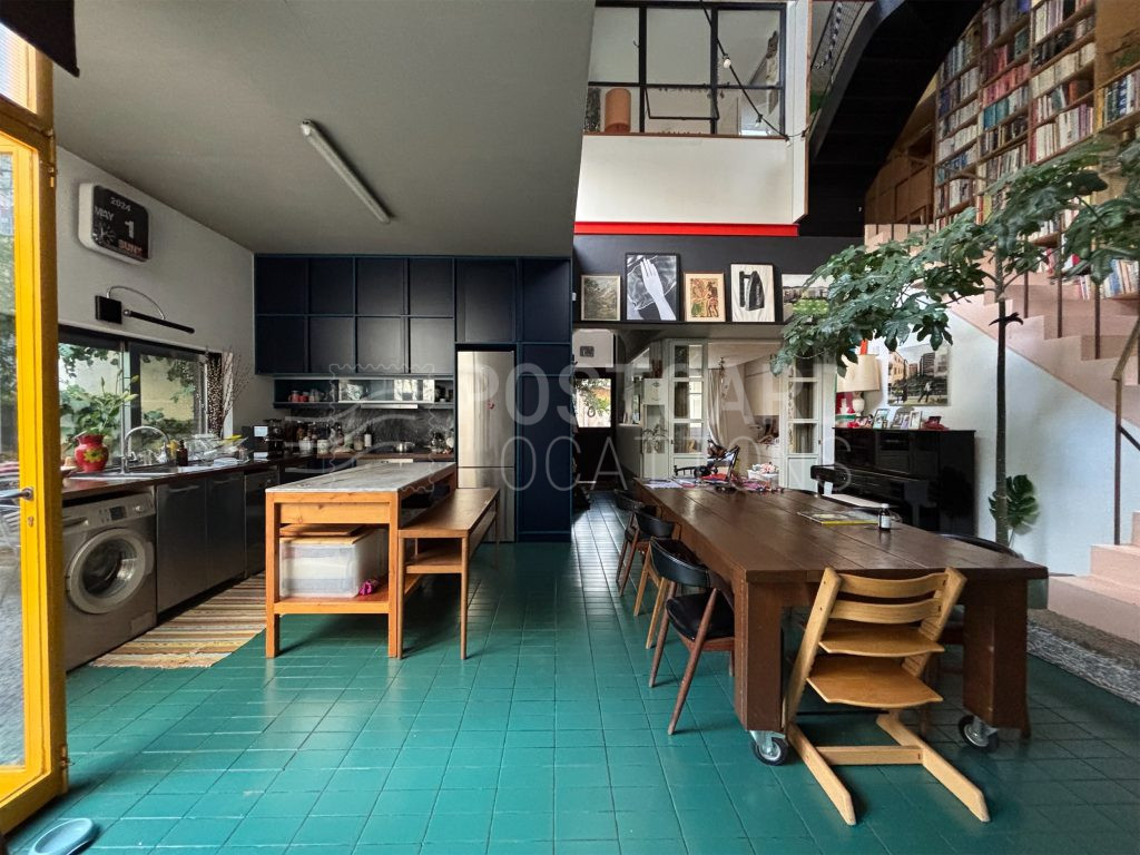 Richly textured house in three storeys