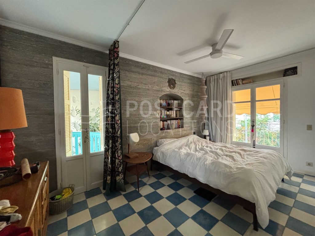 Richly textured house in three storeys