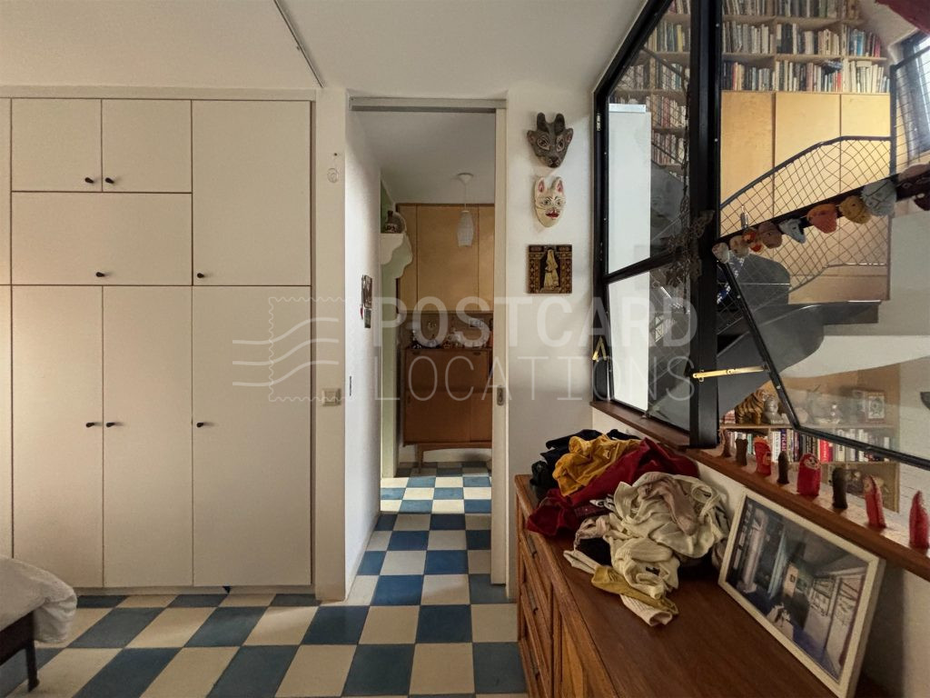 Richly textured house in three storeys