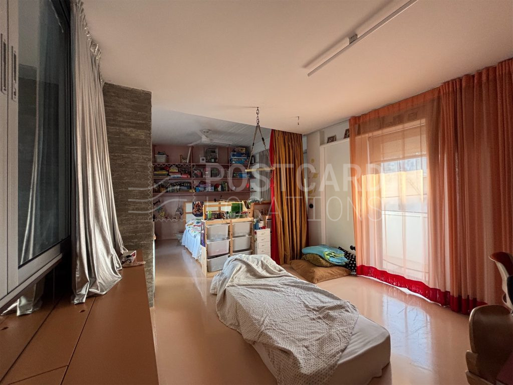 Richly textured house in three storeys