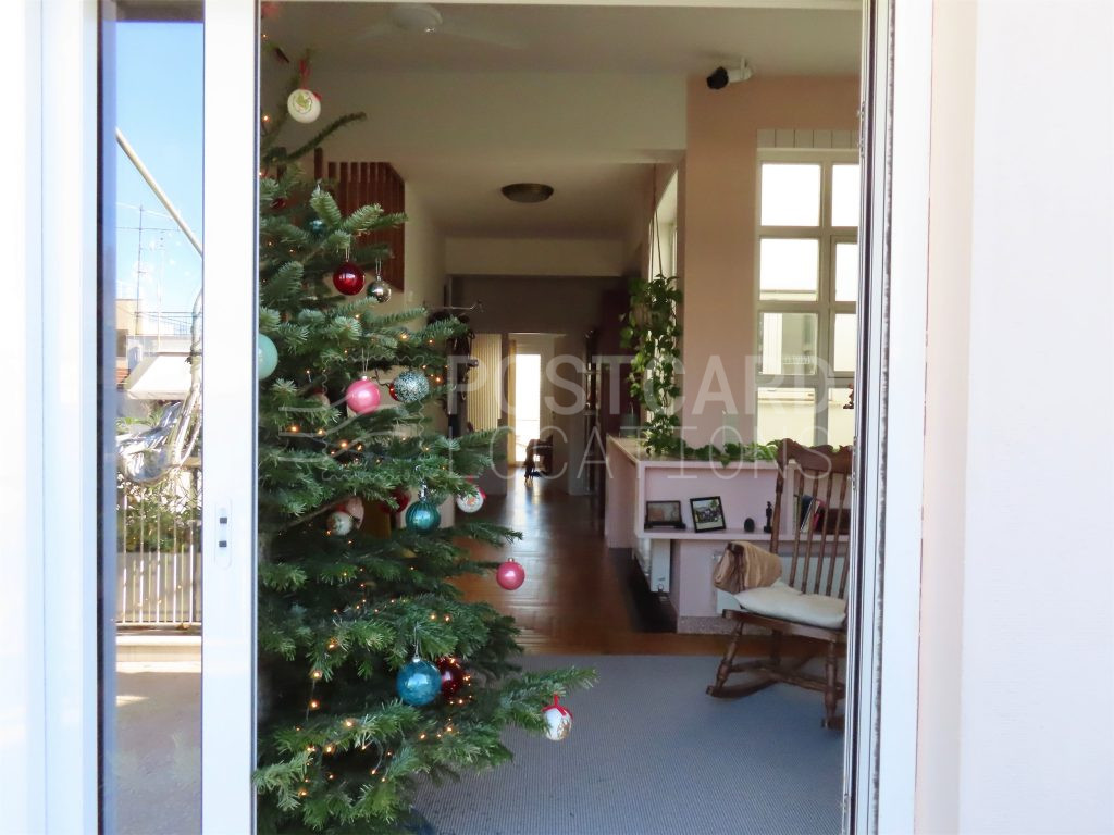 Bright and colorful open-plan space in 1980s apartment block