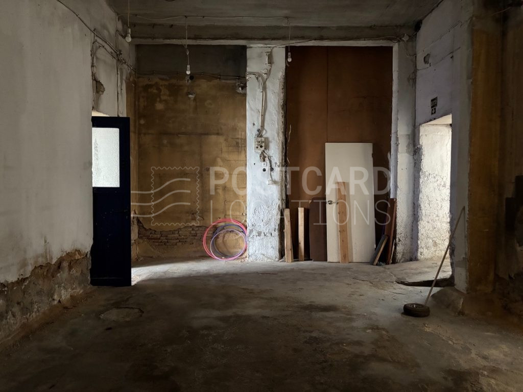Versatile warehouse space with high ceilings