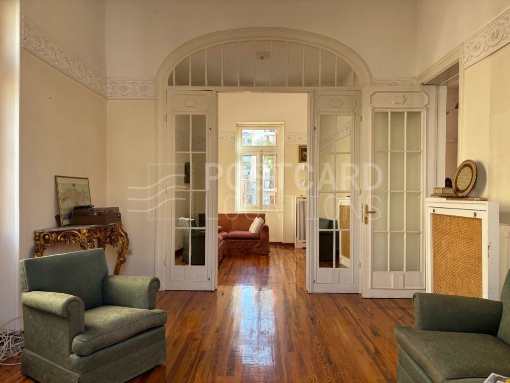 1930s neoclassical house with garden