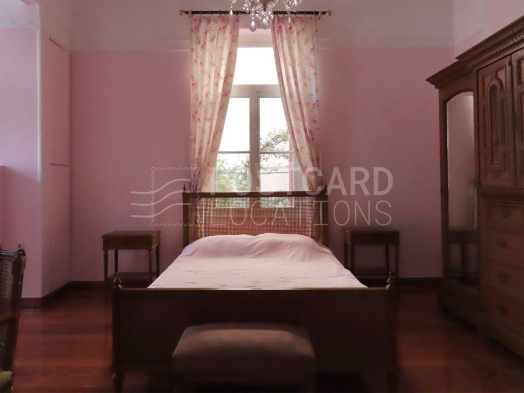 1930s neoclassical house with garden