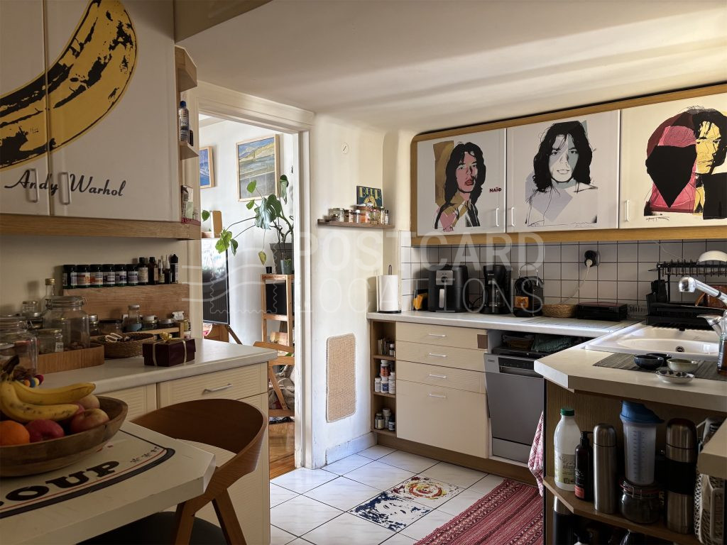 Period apartment with large spaces