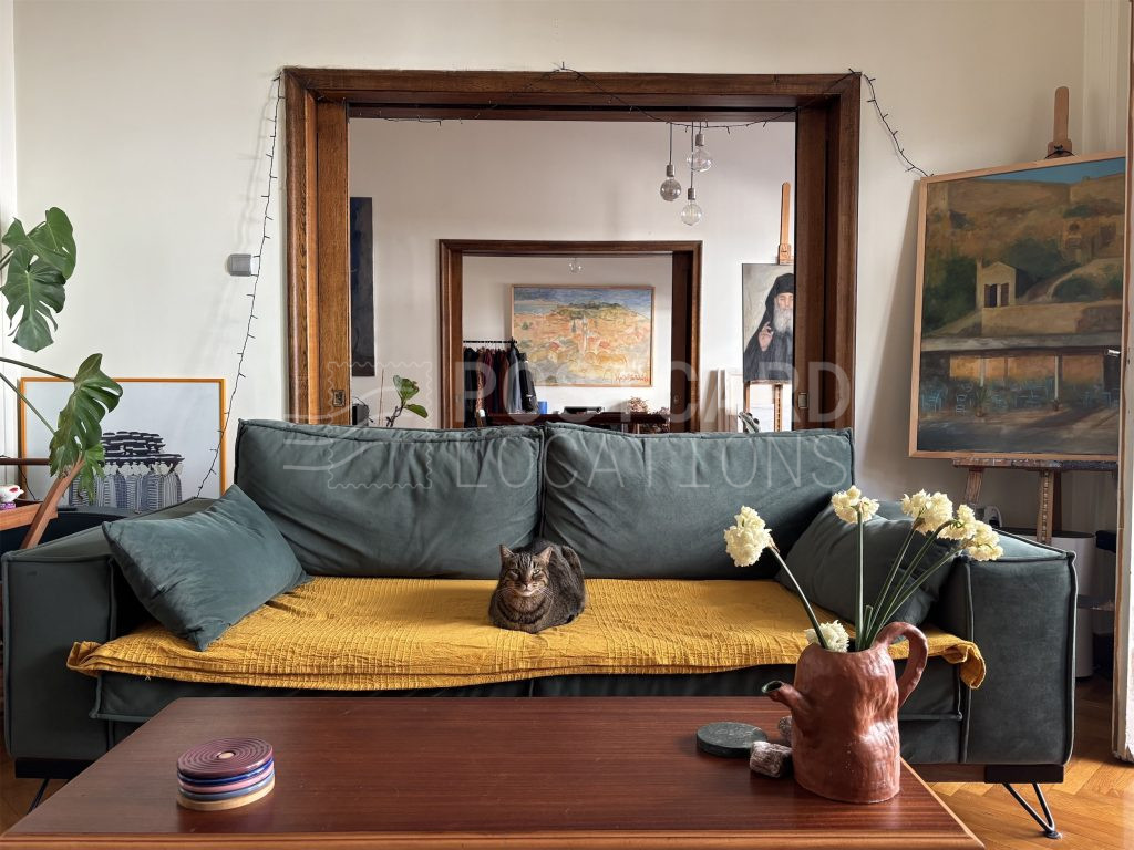 Period apartment with large spaces