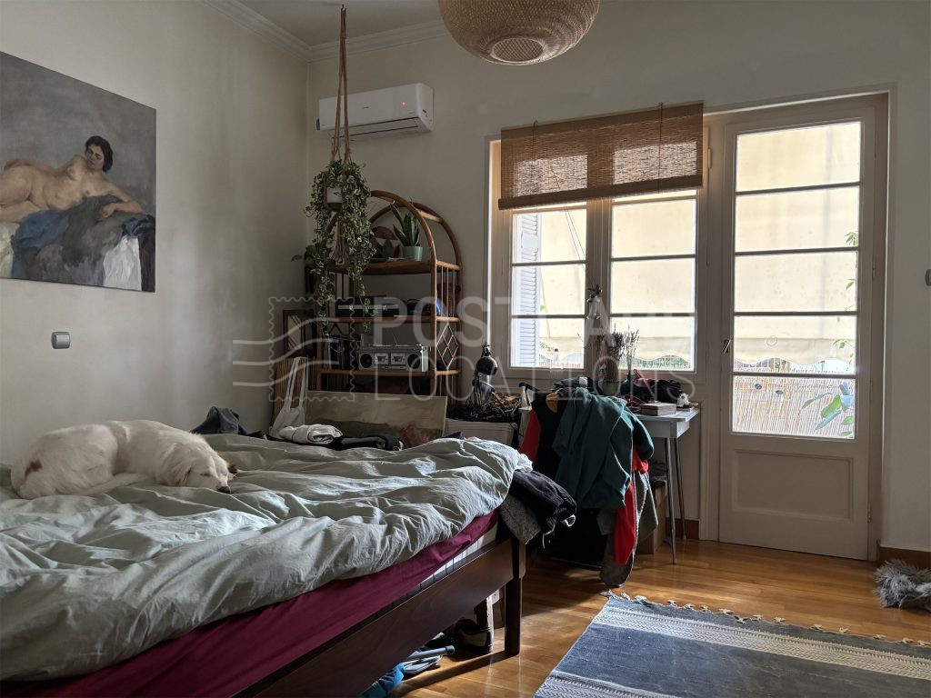 Period apartment with large spaces