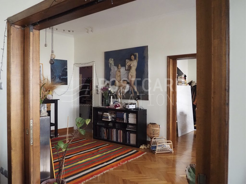 Period apartment with large spaces