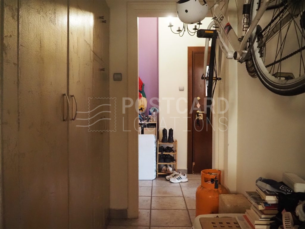 Period apartment with large spaces